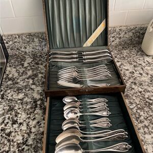 Antique 1847 Rogers Bros Old Colonial XS Triple Plate Silverplate - 24 Pieces